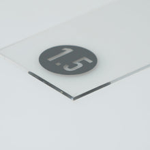 Lade das Bild in den Galerie-Viewer, Schneideschablone aus Plexiglas 1.5mm dick (Fassadenfenster)
